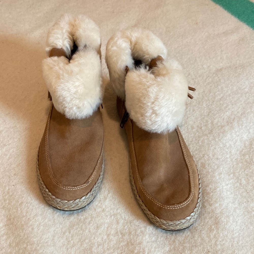 UGG ELOWEN BOOTIES New Without Box. - Picture 2 of 5